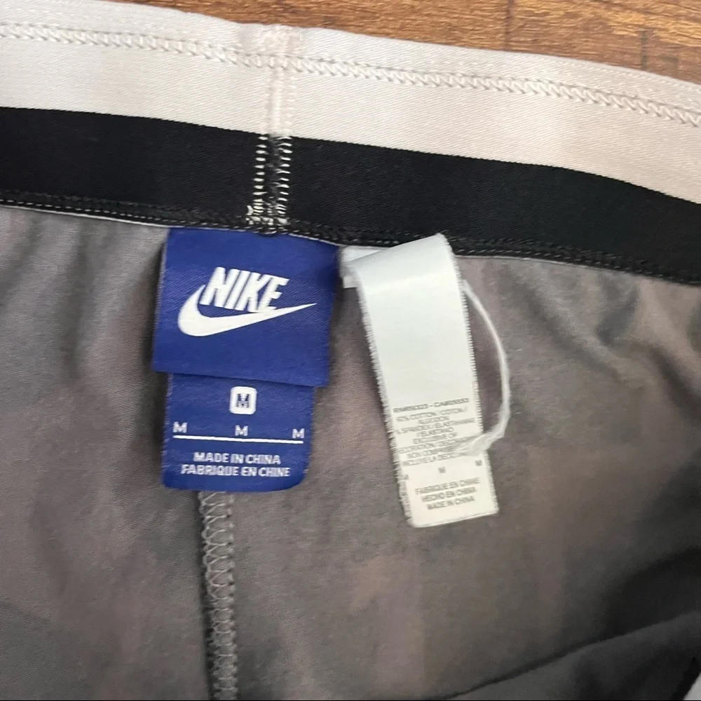 Nike women crop leggings pants  Sz medium black gray white logo cotton